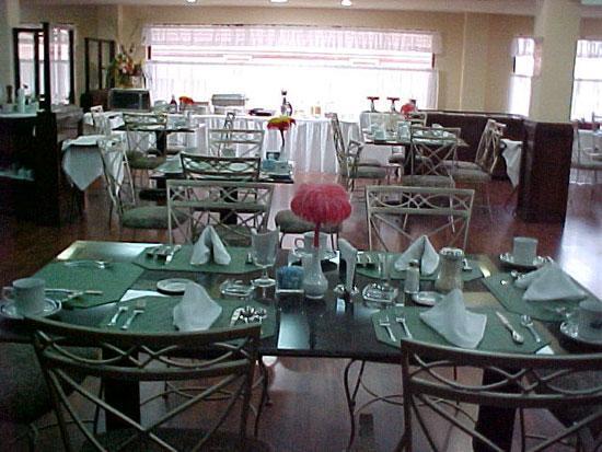 Rose Hotel Monterrey Restoran gambar